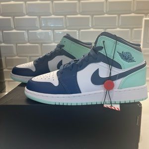 Air Jordan 1 Mid Youth size 4 navy and mint (unisex)